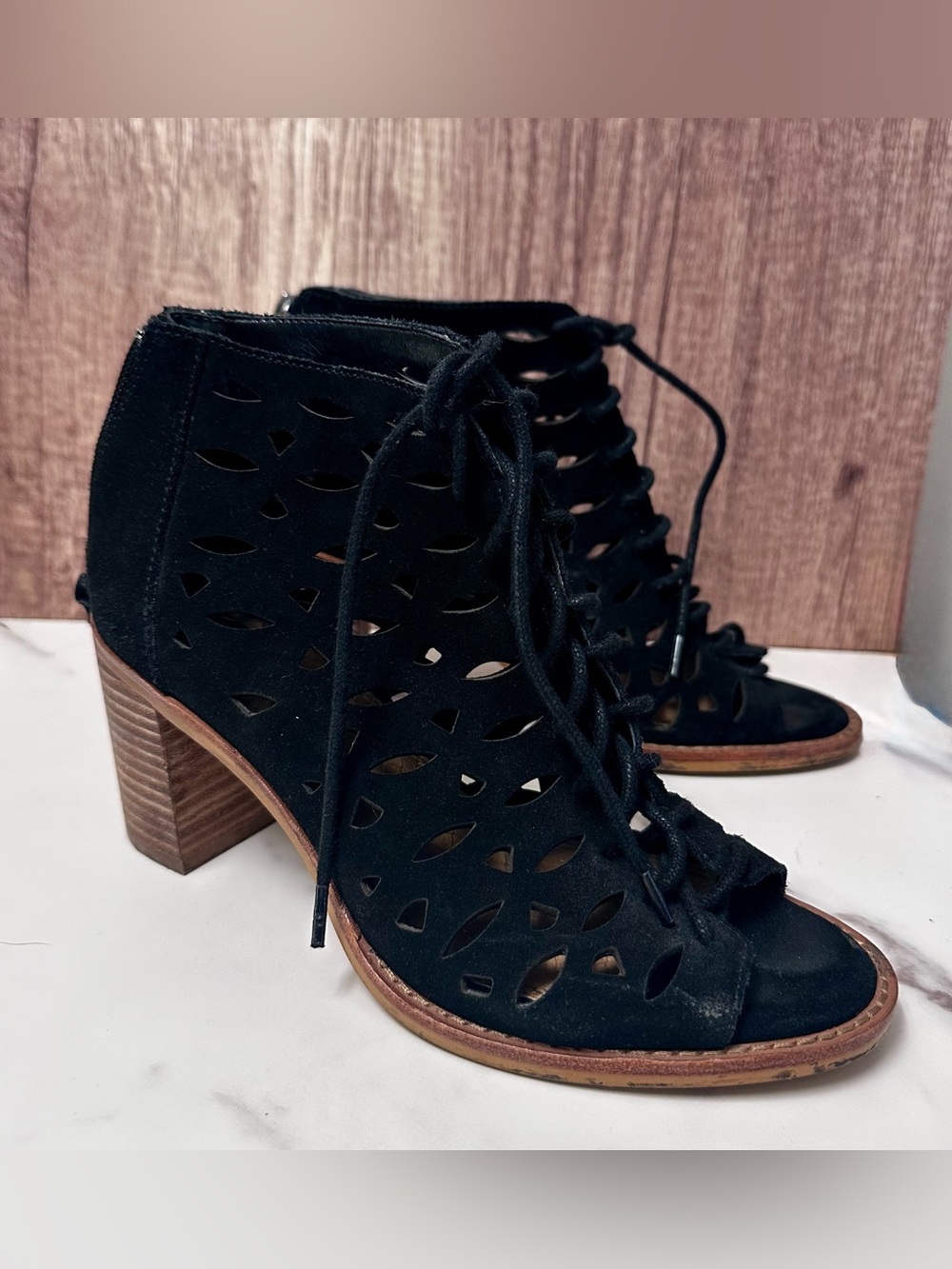 Gianni Bini Black Suede Cutout Lace-Up Peep Toe Block Heel Booties Size 5.5M